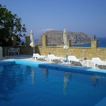 Yiannis Ηotel Finíki Kültér fotó