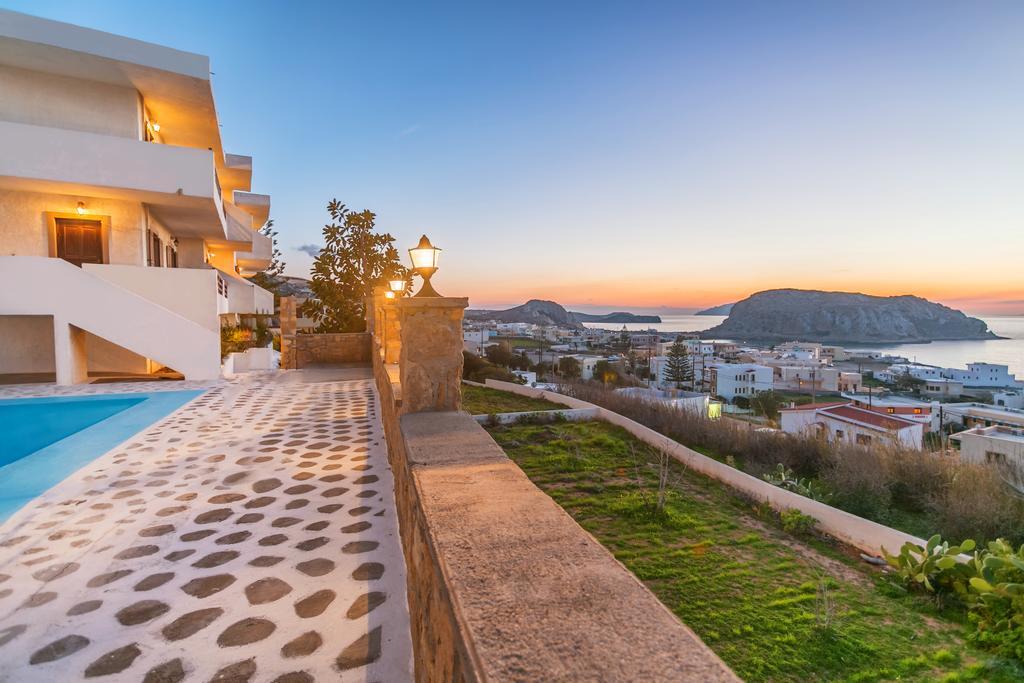 Yiannis Ηotel Finíki Kültér fotó
