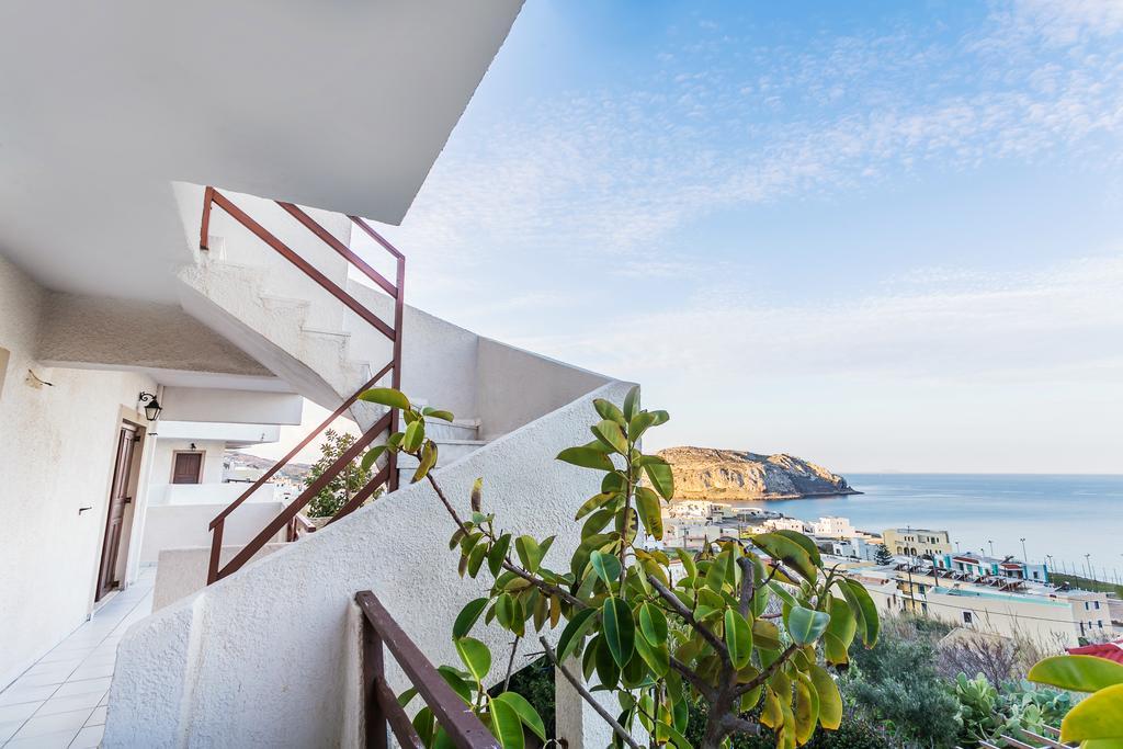 Yiannis Ηotel Finíki Kültér fotó