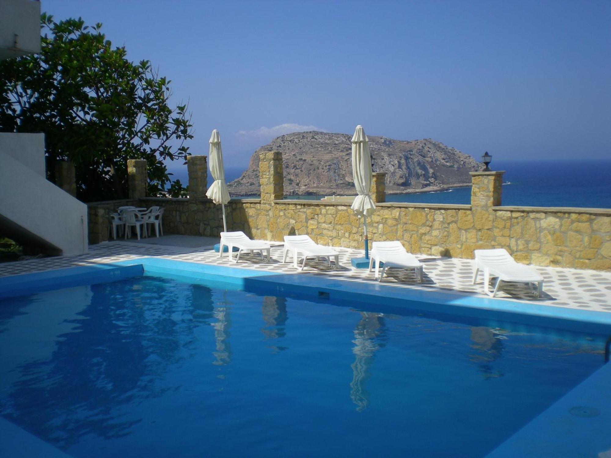 Yiannis Ηotel Finíki Kültér fotó