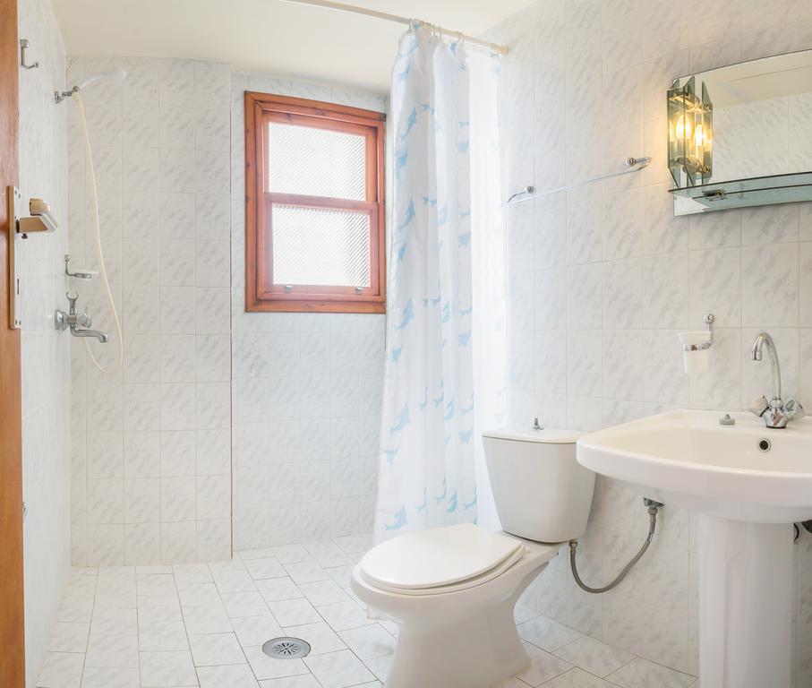 Yiannis Ηotel Finíki Kültér fotó