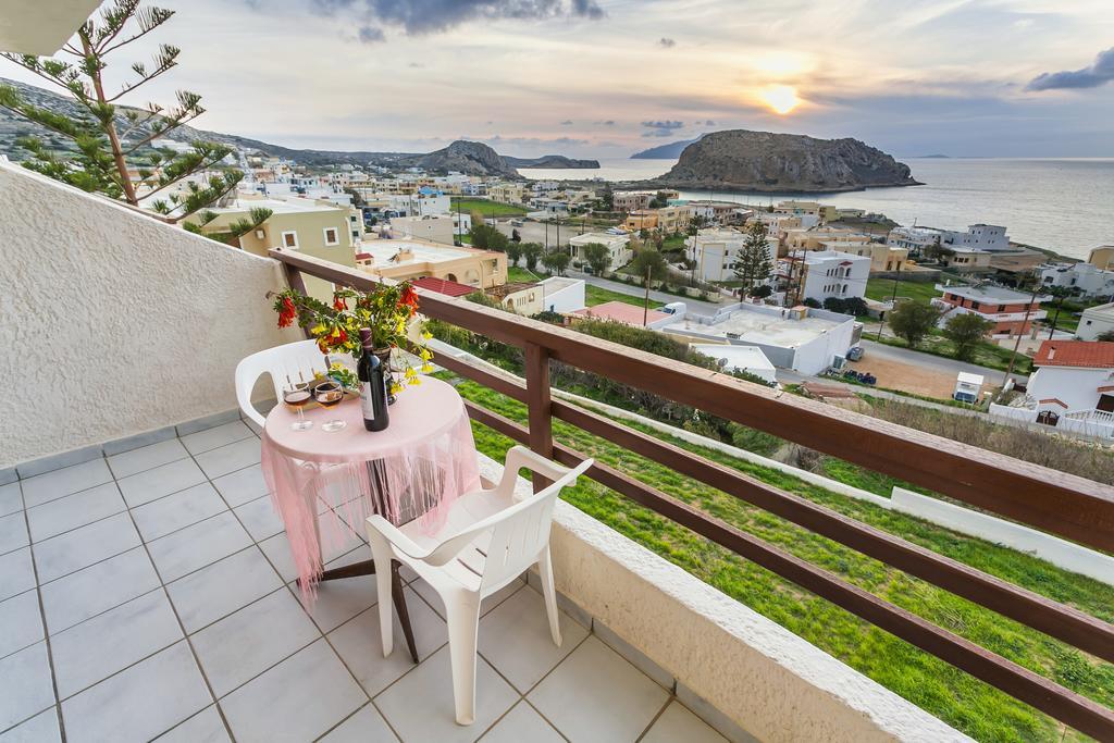 Yiannis Ηotel Finíki Kültér fotó
